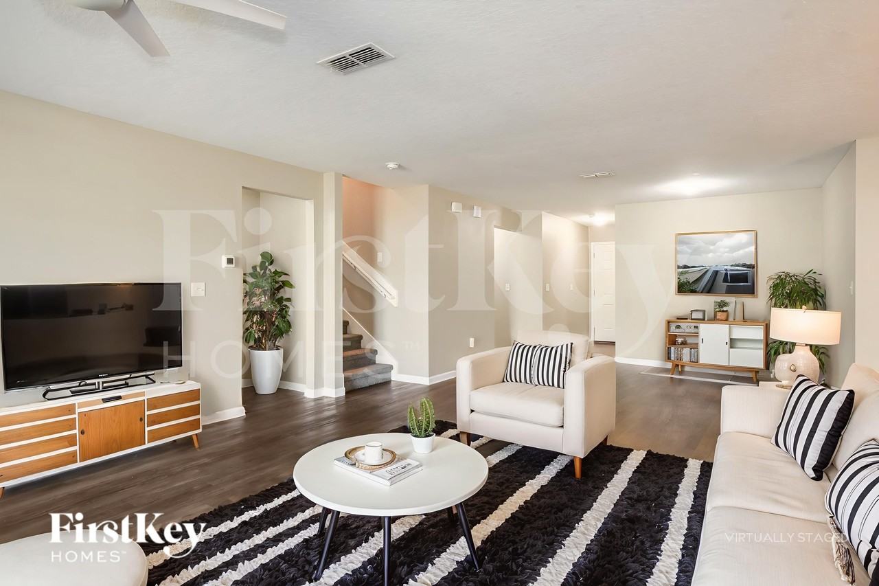 3031 Greywood Ln - Photo 5 of 19