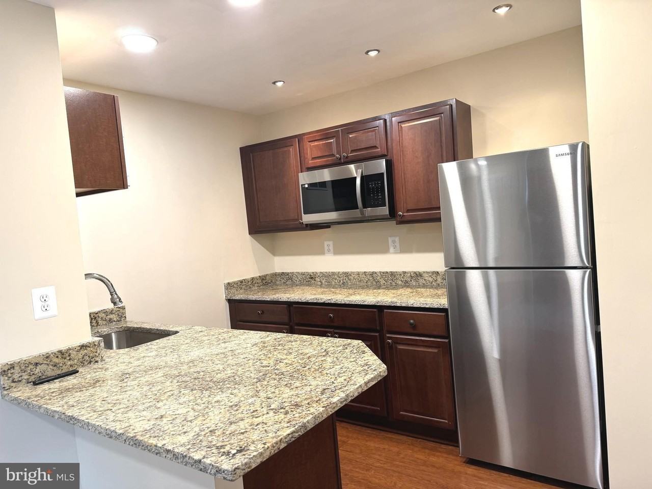 16492 Steerage Circle - Photo 5 of 35