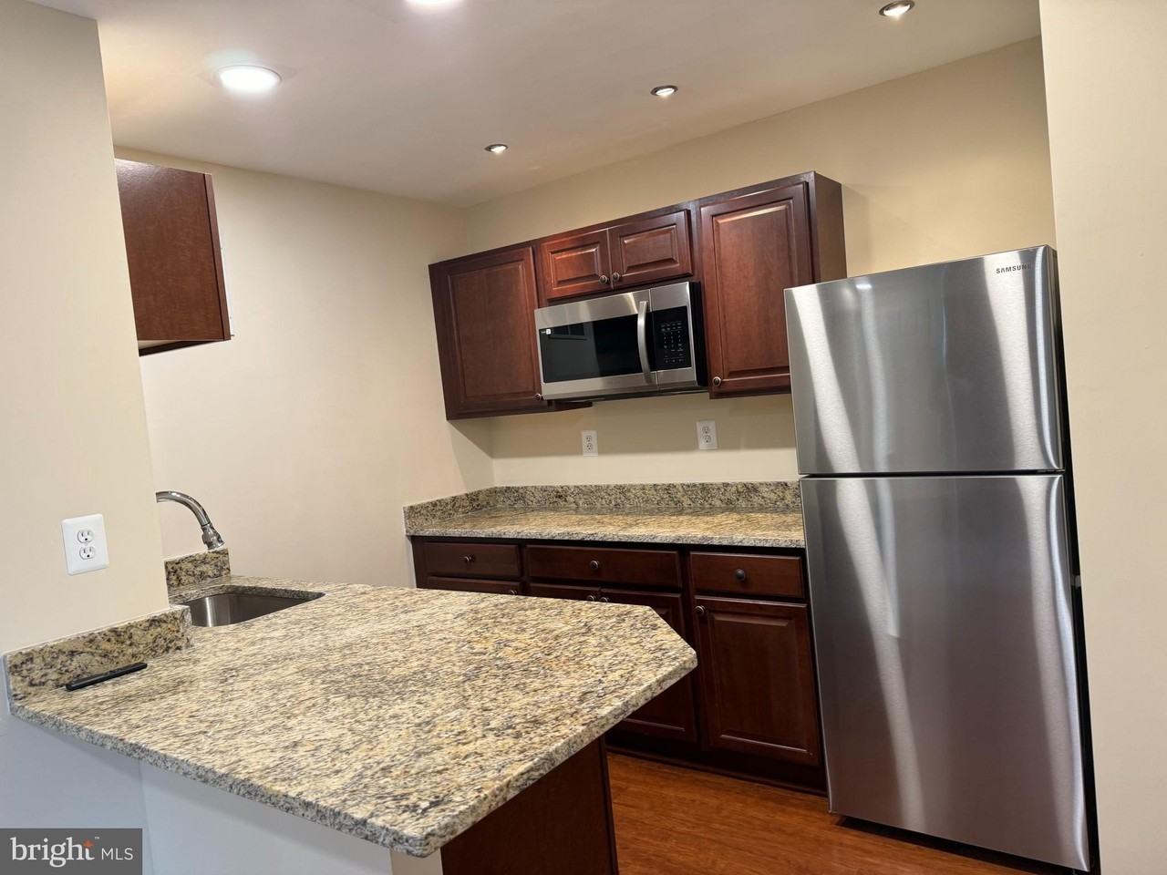 16492 Steerage Circle - Photo 6 of 35