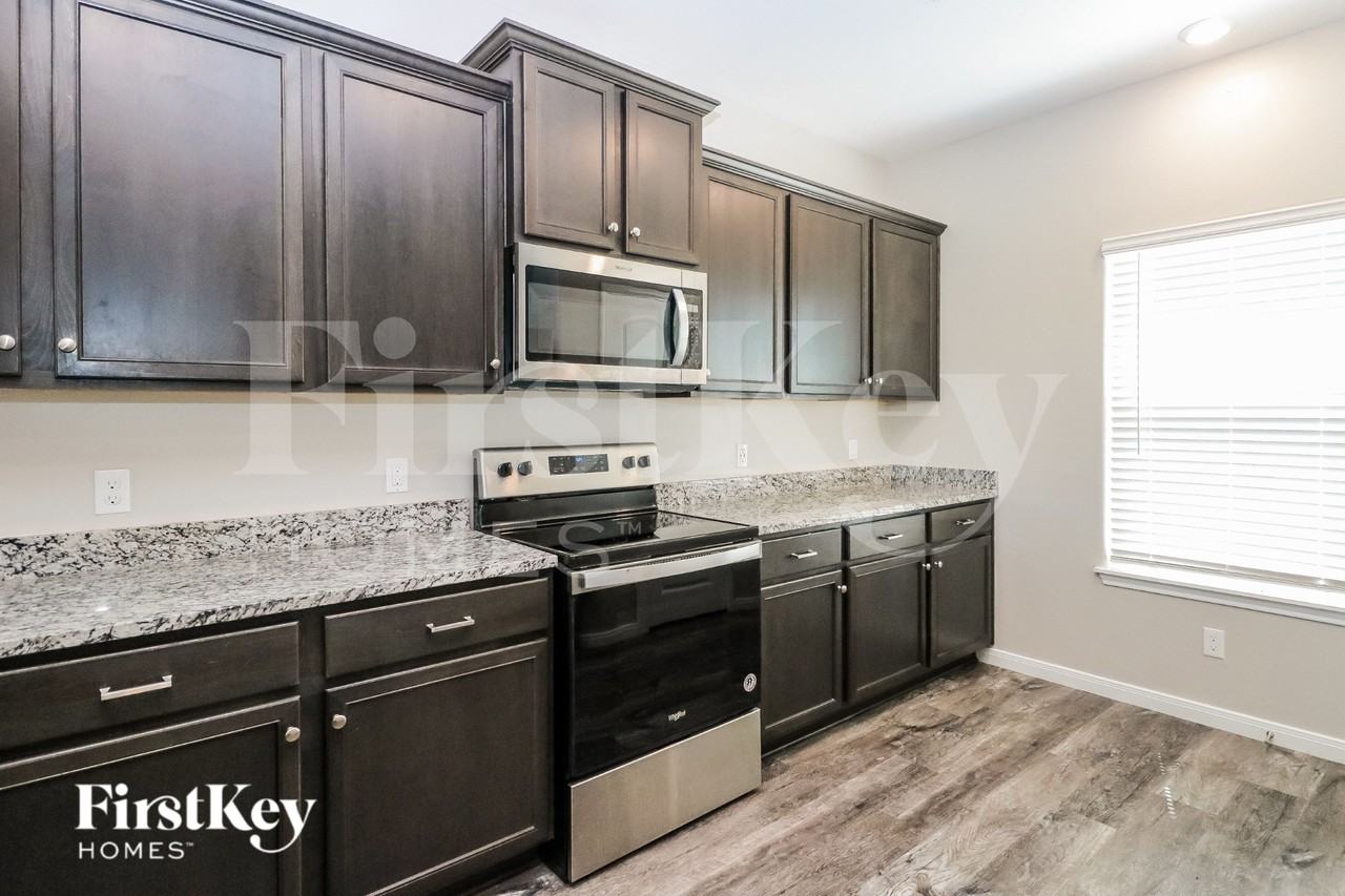 1017 Nw 6th St - Photo 3 of 15