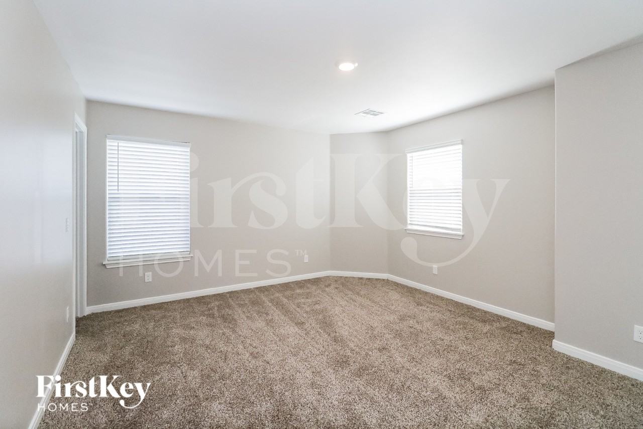 1017 Nw 6th St - Photo 5 of 15