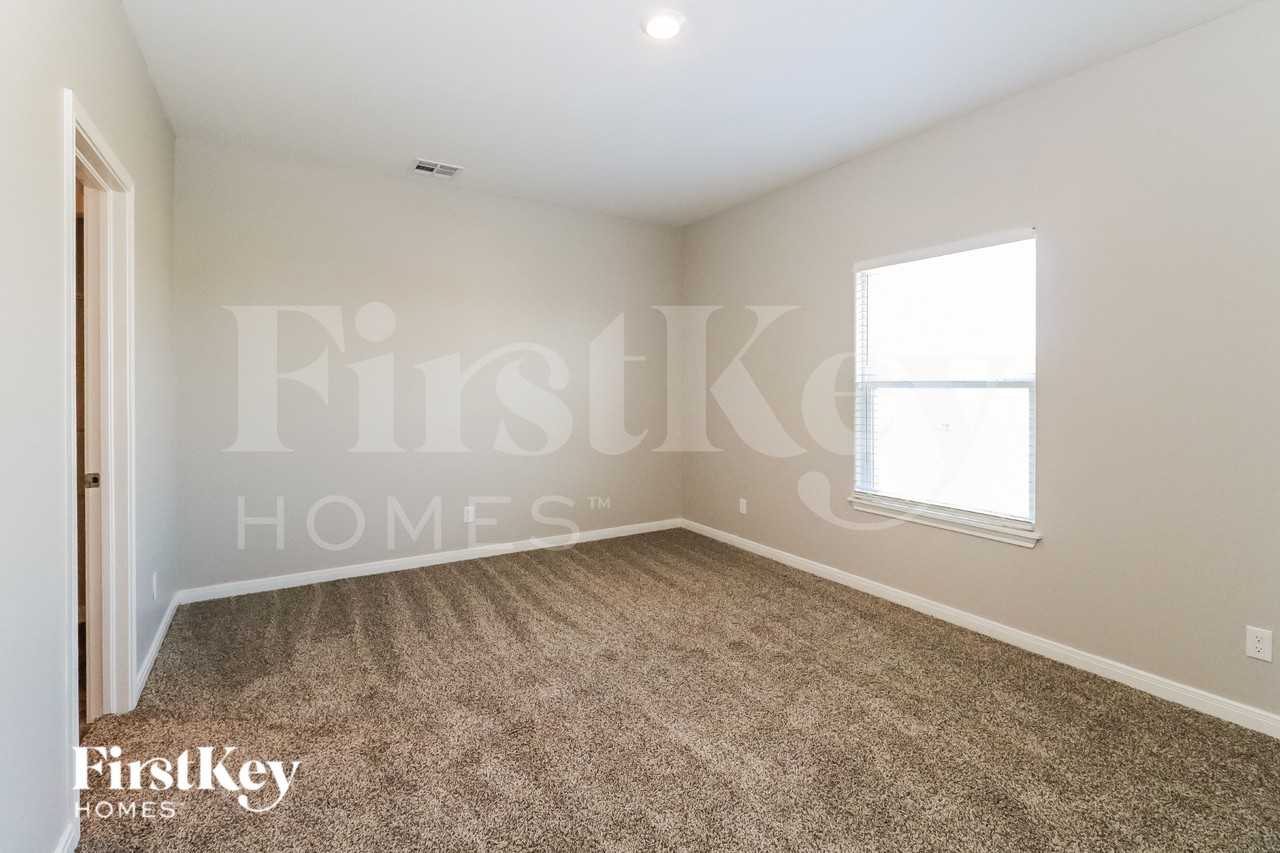 1017 Nw 6th St - Photo 7 of 15