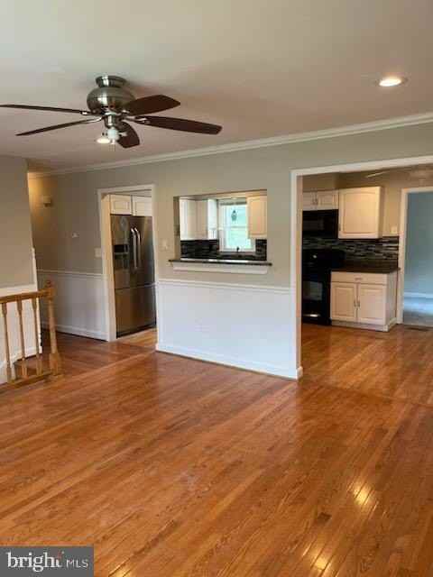 10310 Meadowview Dr - Photo 4 of 25