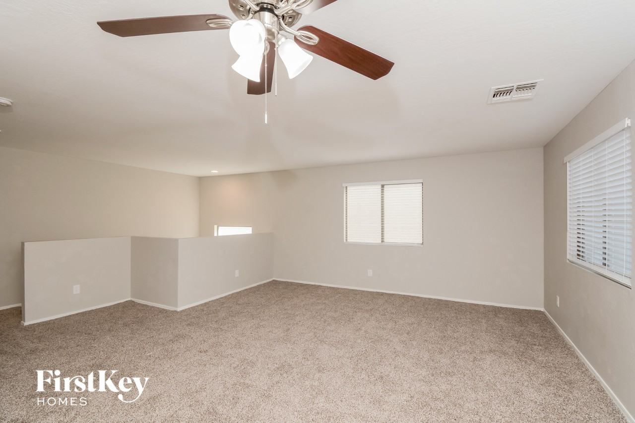 3131 W Jessica Ln - Photo 6 of 15