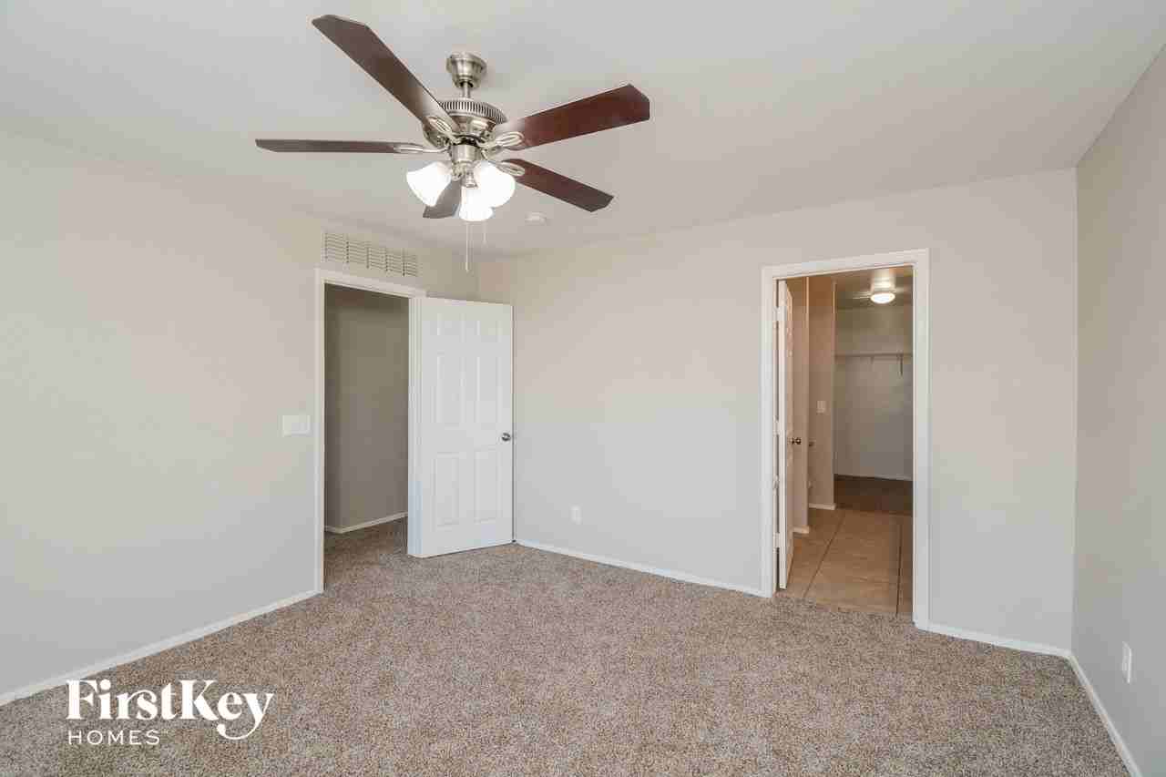 3131 W Jessica Ln - Photo 7 of 15