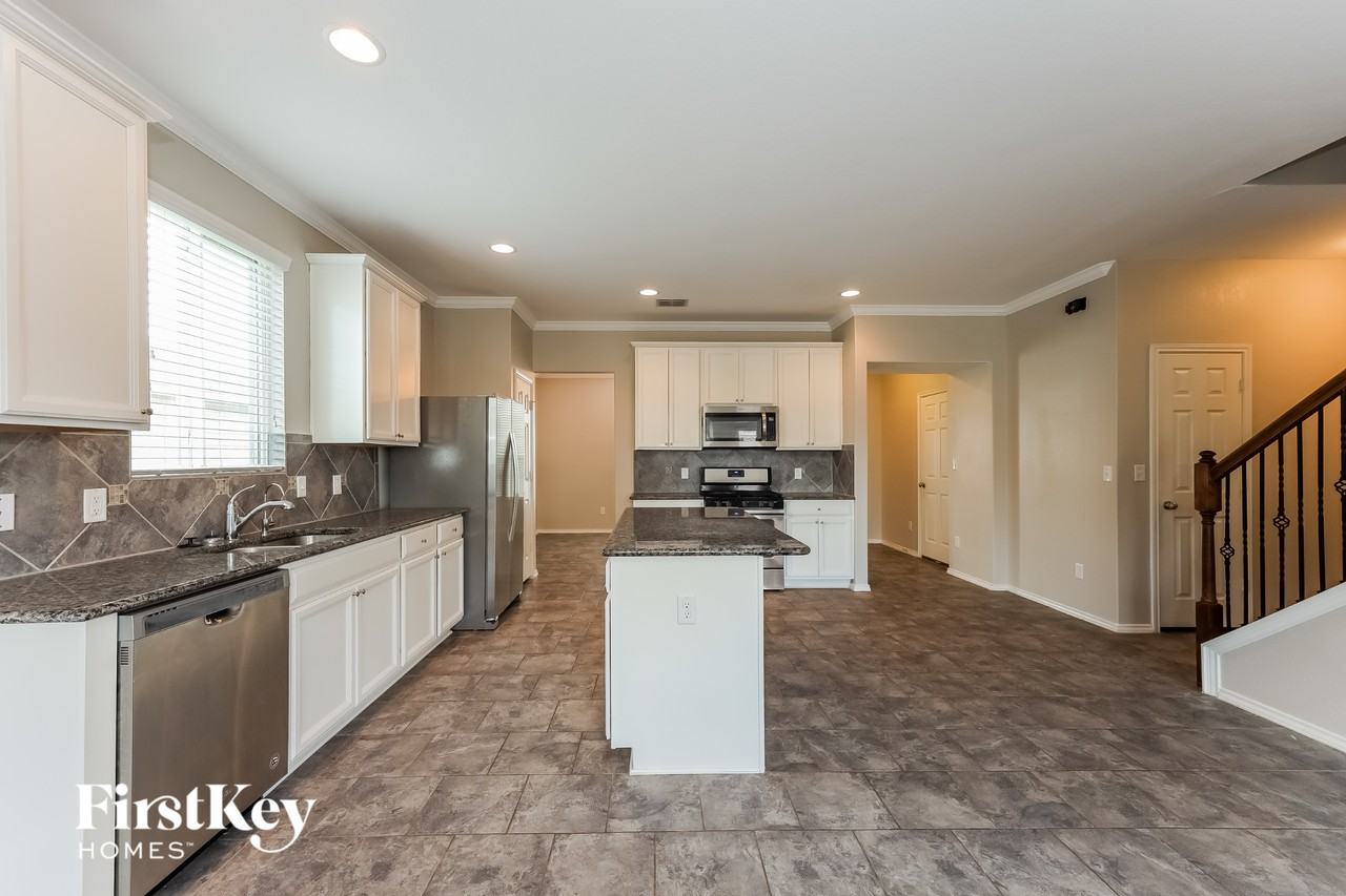 7111 Marina Del Rey - Photo 6 of 15
