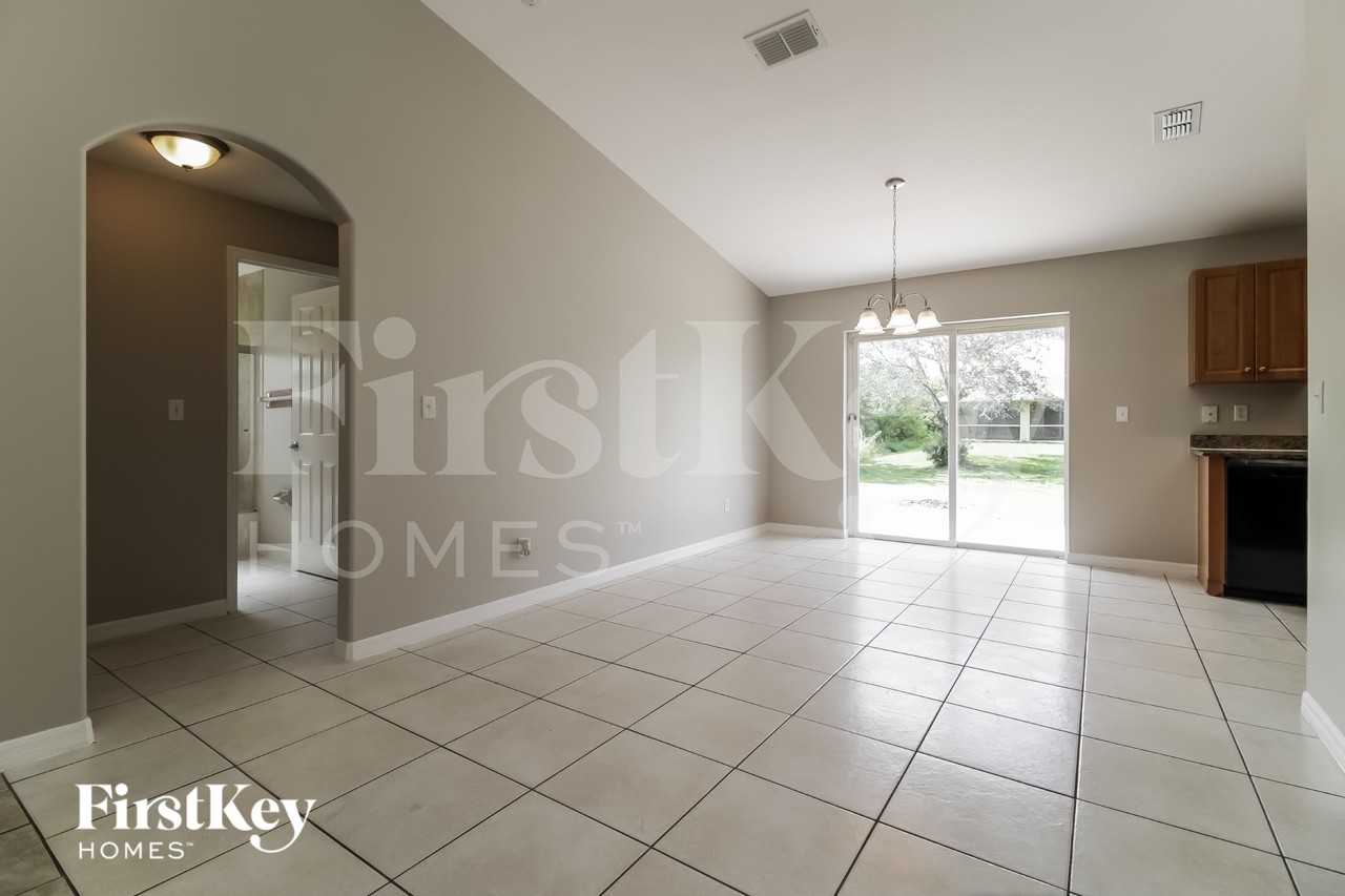 2710 22nd St W - Photo 5 of 15