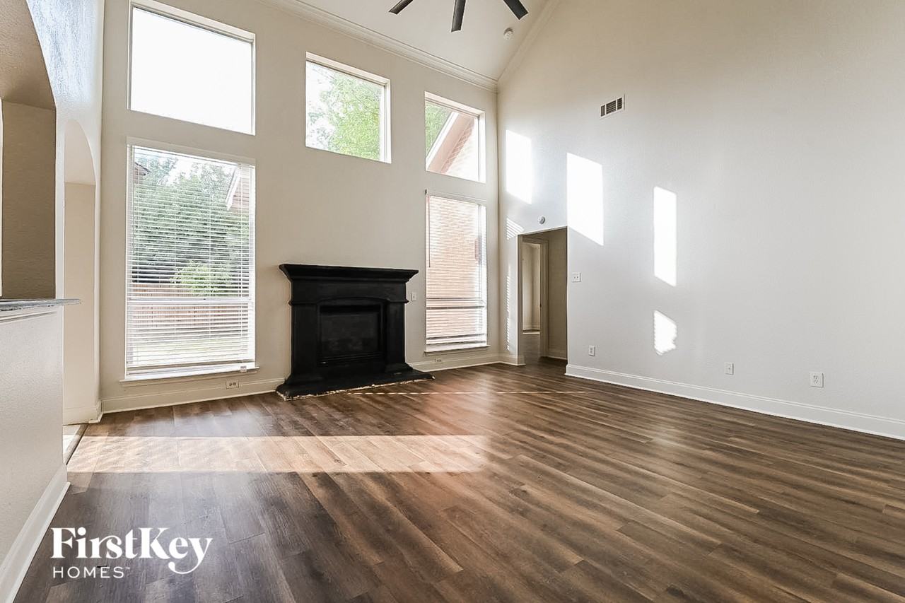 8606 Granville Dr - Photo 2 of 15