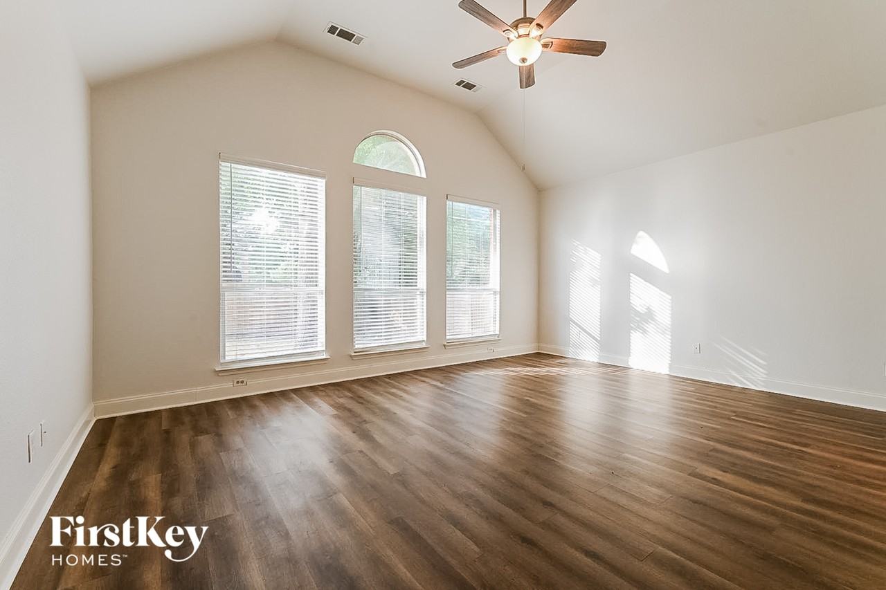 8606 Granville Dr - Photo 3 of 15