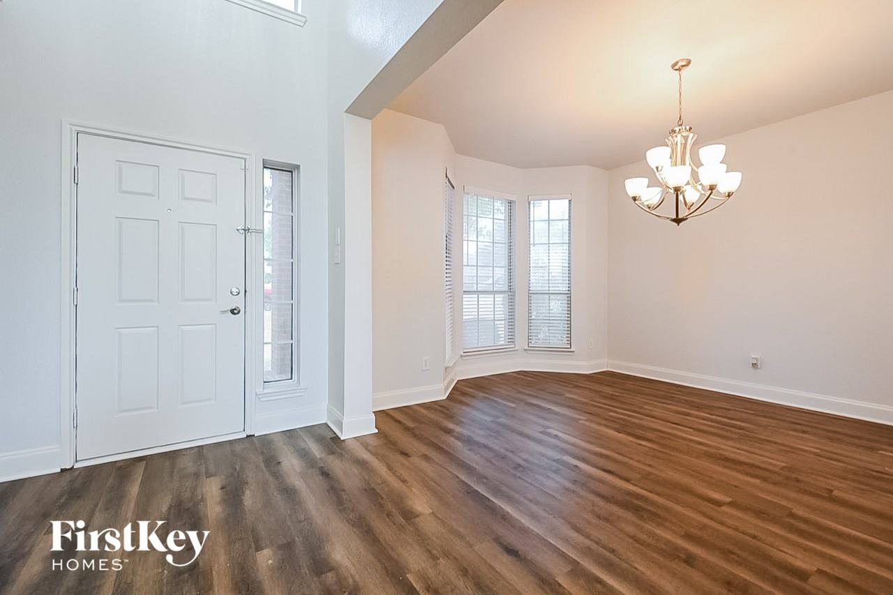 8606 Granville Dr - Photo 5 of 15