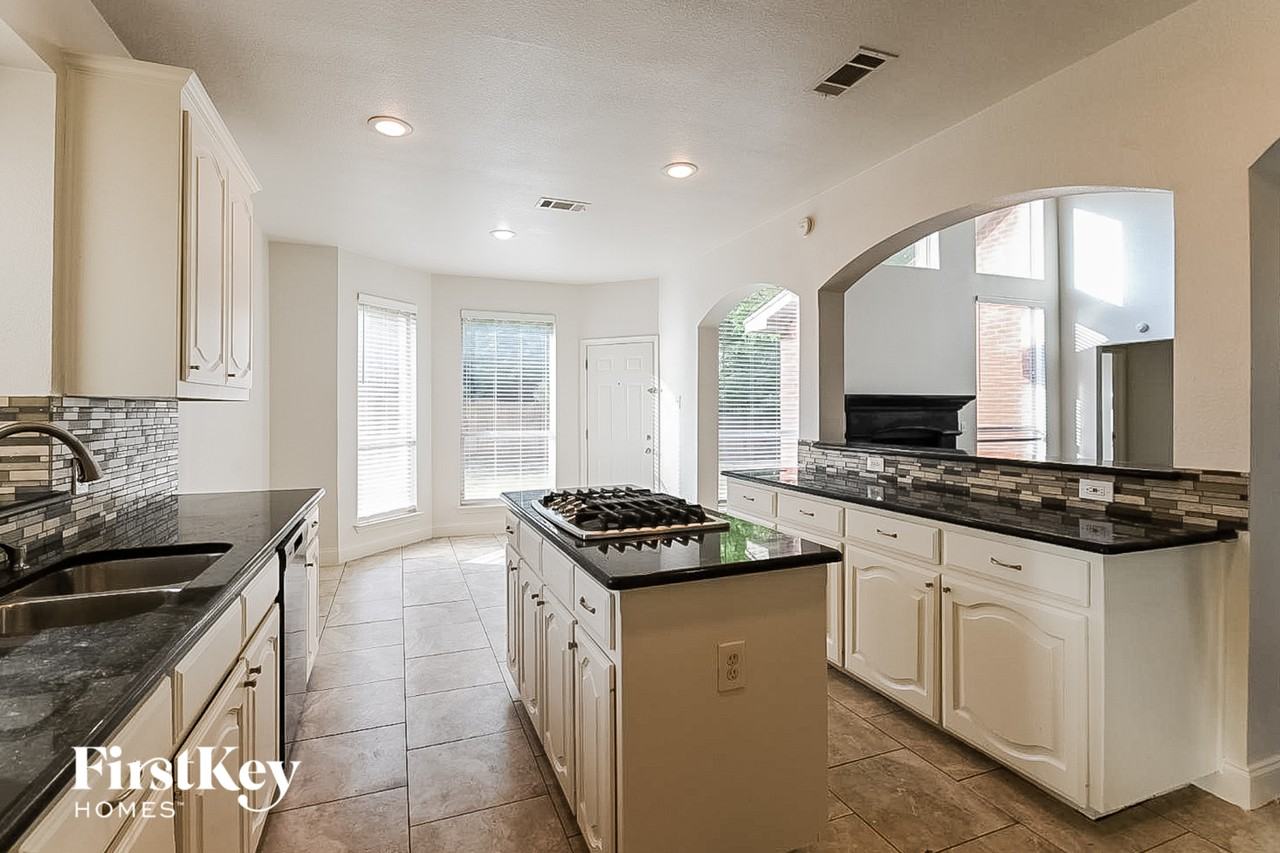 8606 Granville Dr - Photo 7 of 15