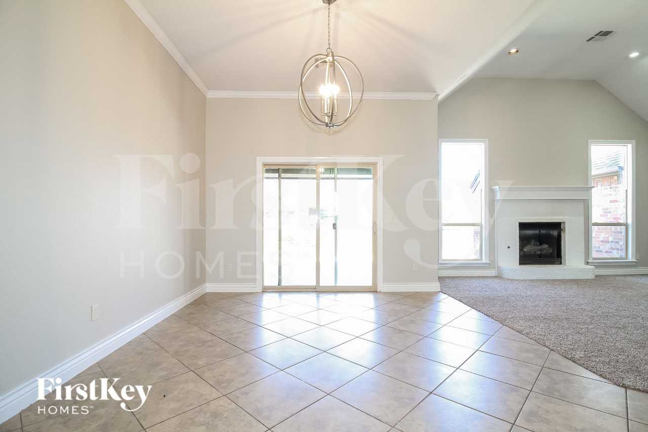 1705 Nw 193rd Cir - Photo 3 of 15