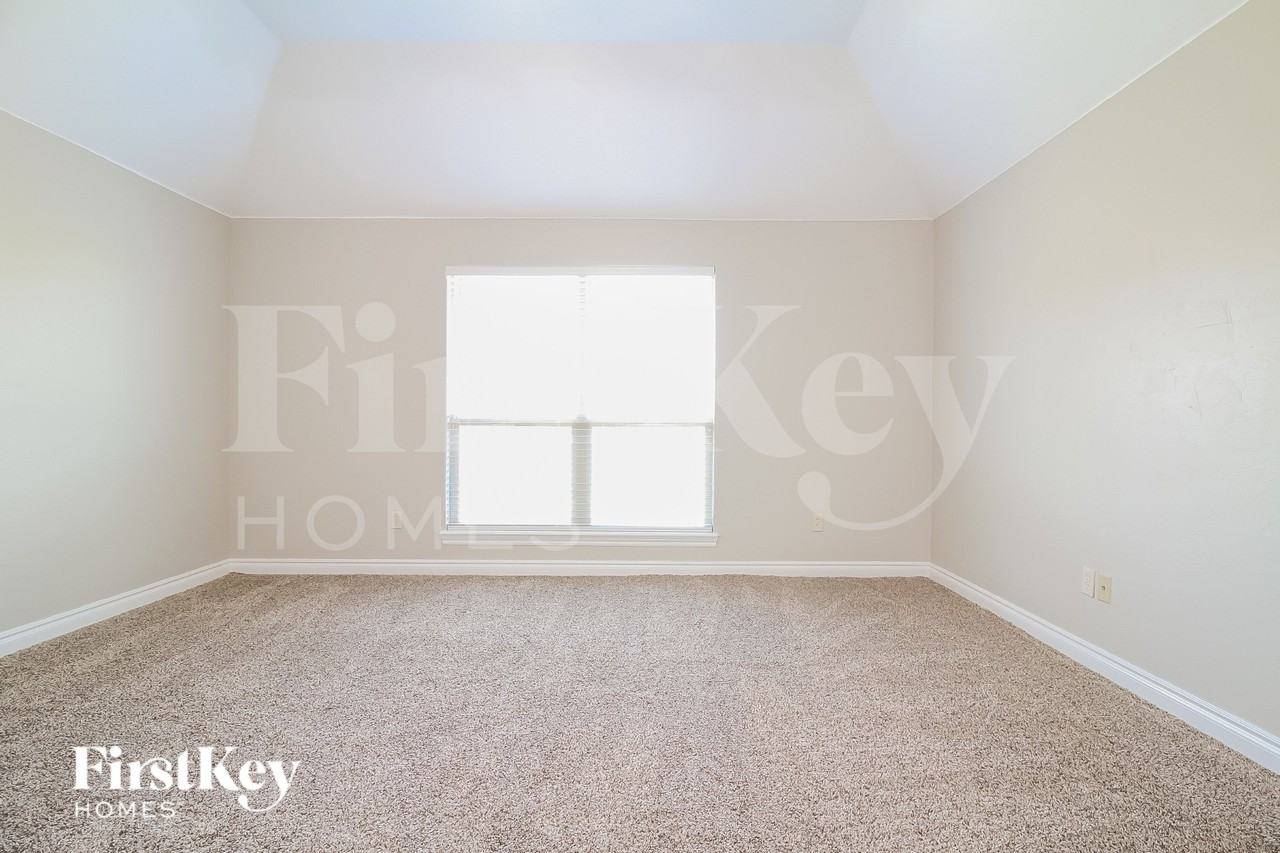 1705 Nw 193rd Cir - Photo 5 of 15