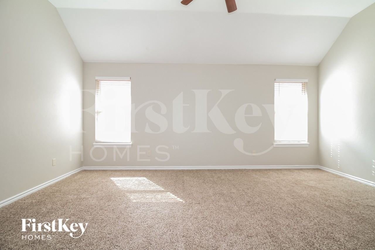 1705 Nw 193rd Cir - Photo 6 of 15