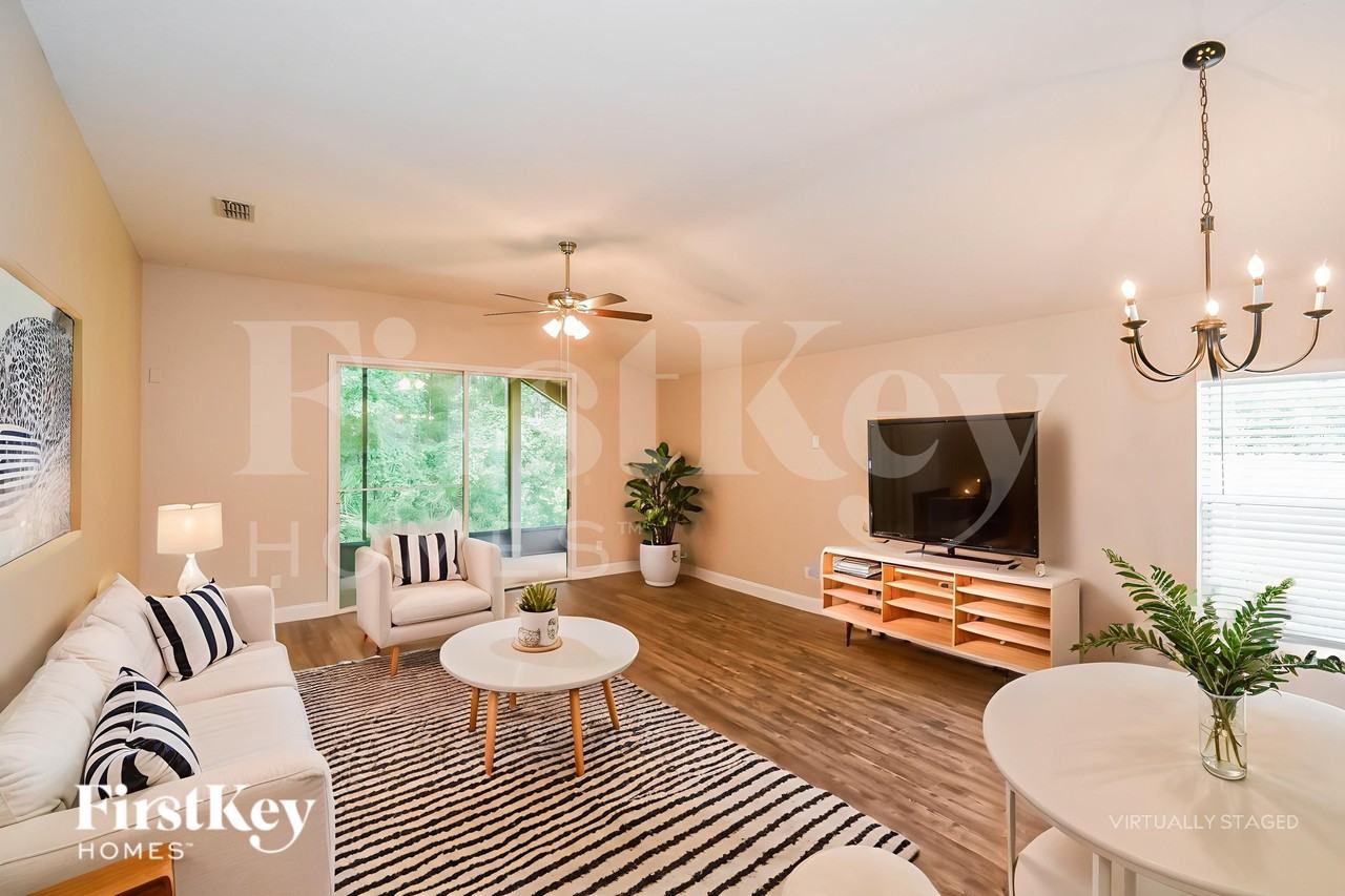 627 Arborwood Dr - Photo 4 of 18