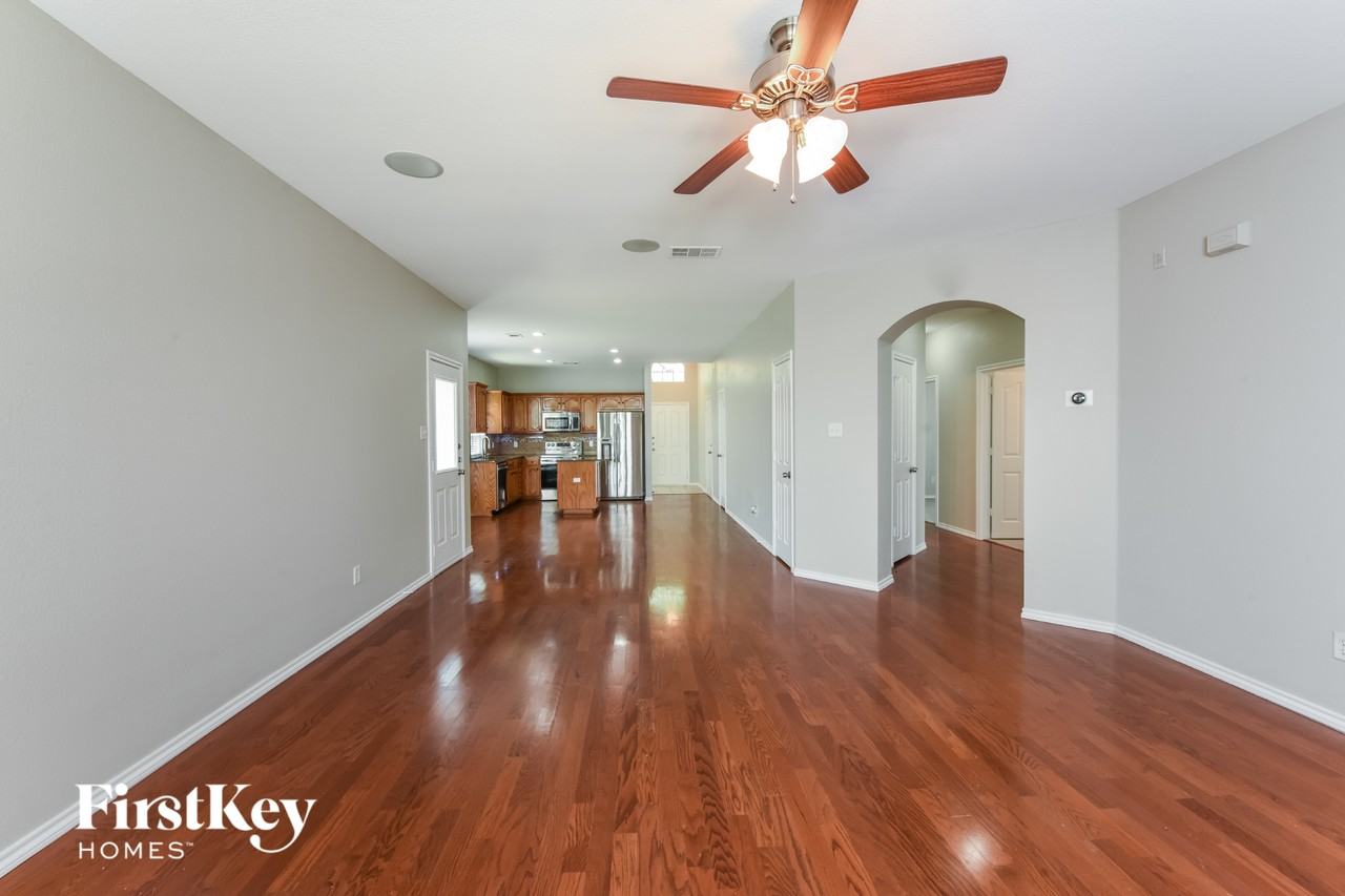 10649 Fossil Hill Dr - Photo 3 of 15