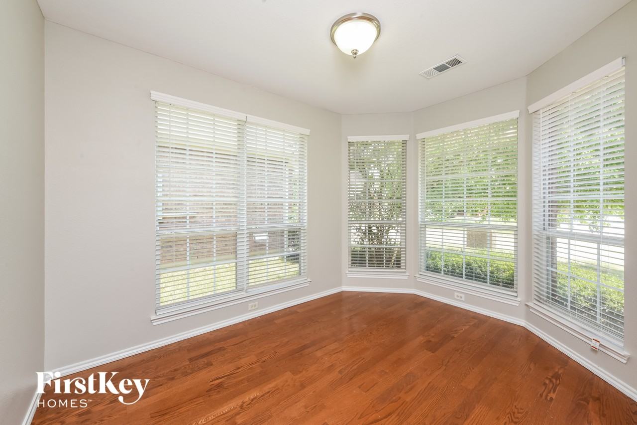 10649 Fossil Hill Dr - Photo 5 of 15