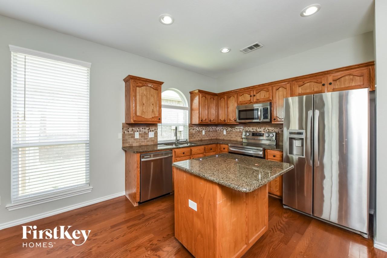 10649 Fossil Hill Dr - Photo 7 of 15
