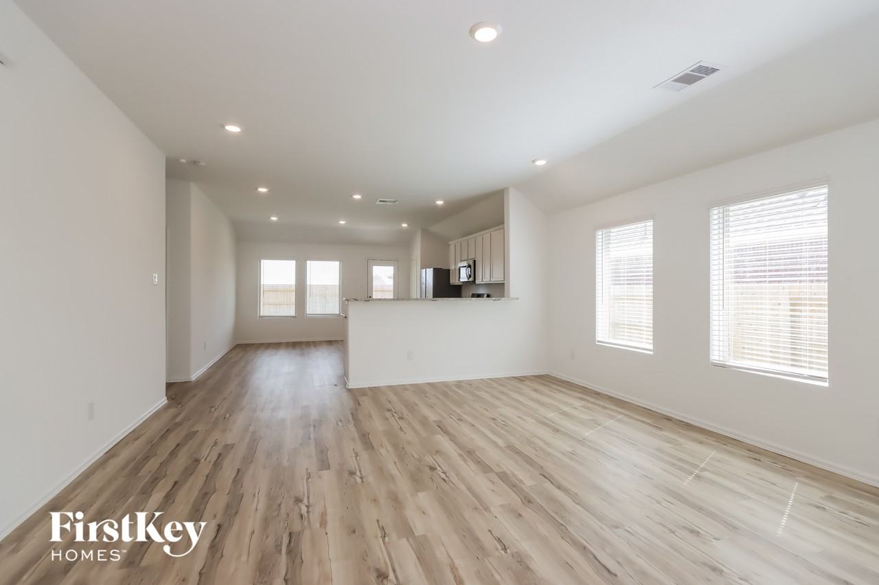 26634 Daylily Grove St - Photo 3 of 15