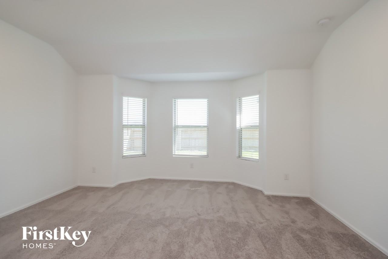 26634 Daylily Grove St - Photo 5 of 15