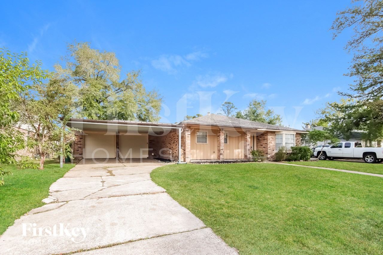 3804 Canterbury Dr - Photo 2 of 16