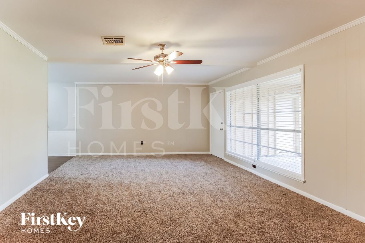 3804 Canterbury Dr - Photo 3 of 16