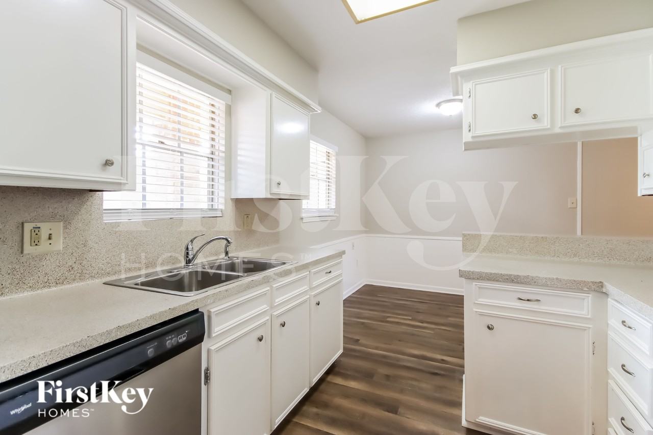 3804 Canterbury Dr - Photo 7 of 16