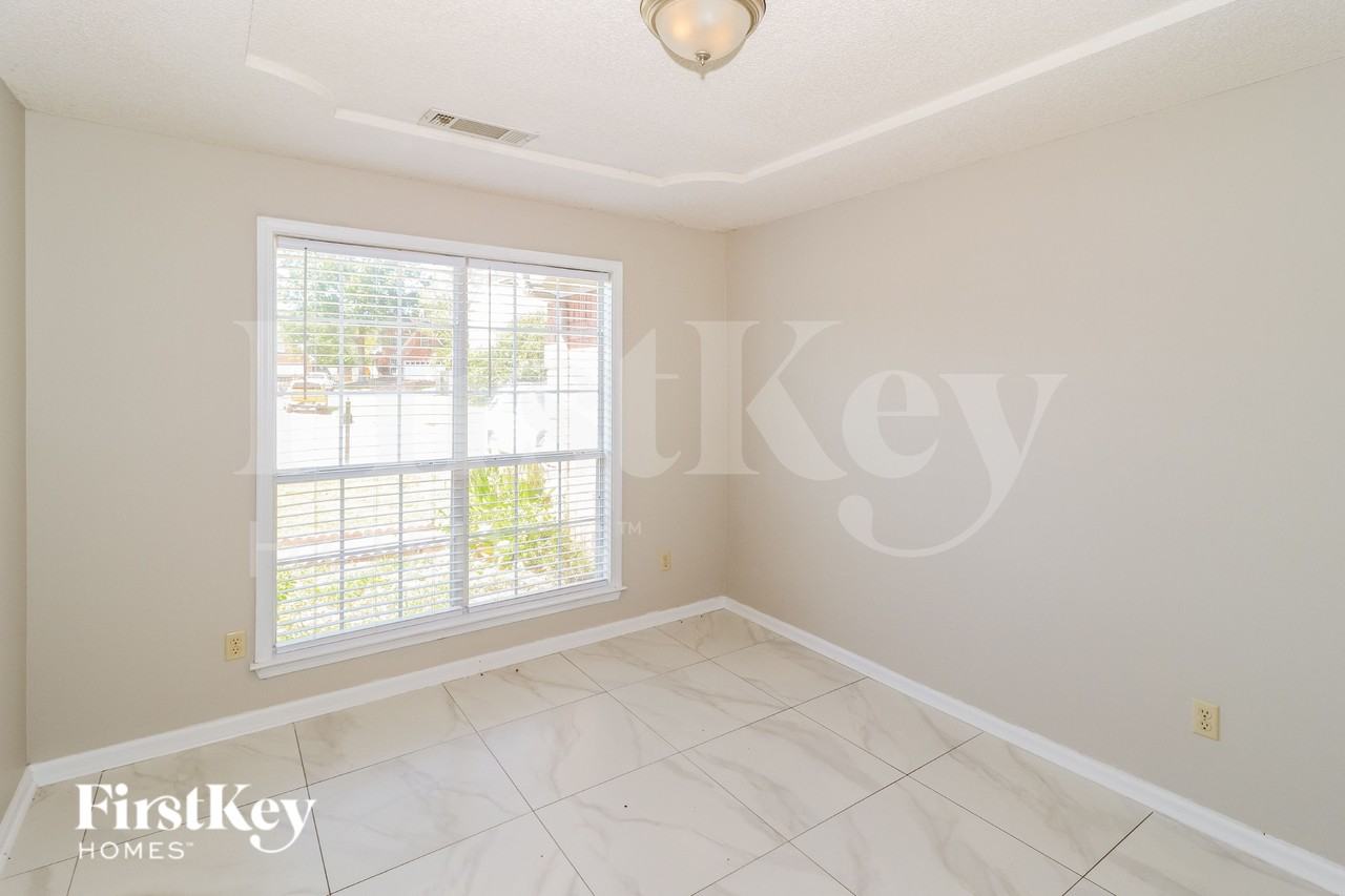 1004 Appling Meadow Dr - Photo 5 of 15