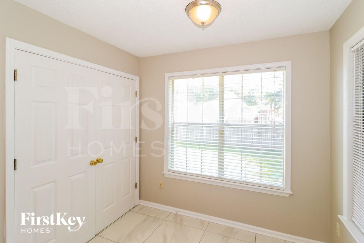 1004 Appling Meadow Dr - Photo 6 of 15