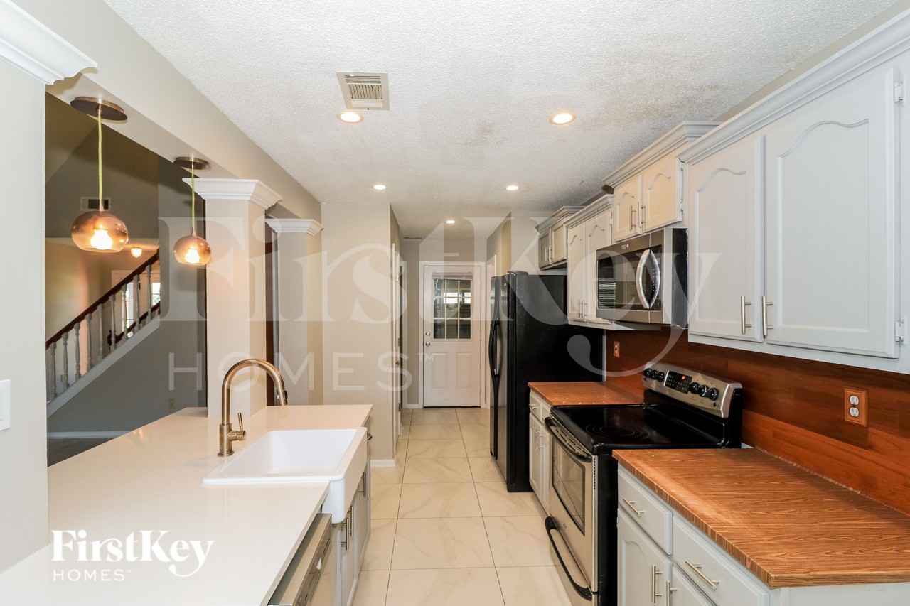 1004 Appling Meadow Dr - Photo 7 of 15