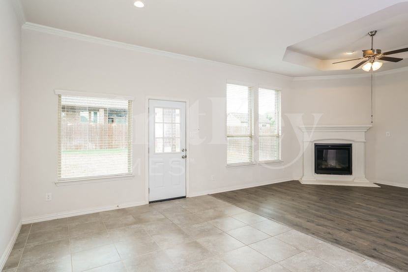 213 Mineral Point Dr - Photo 3 of 15