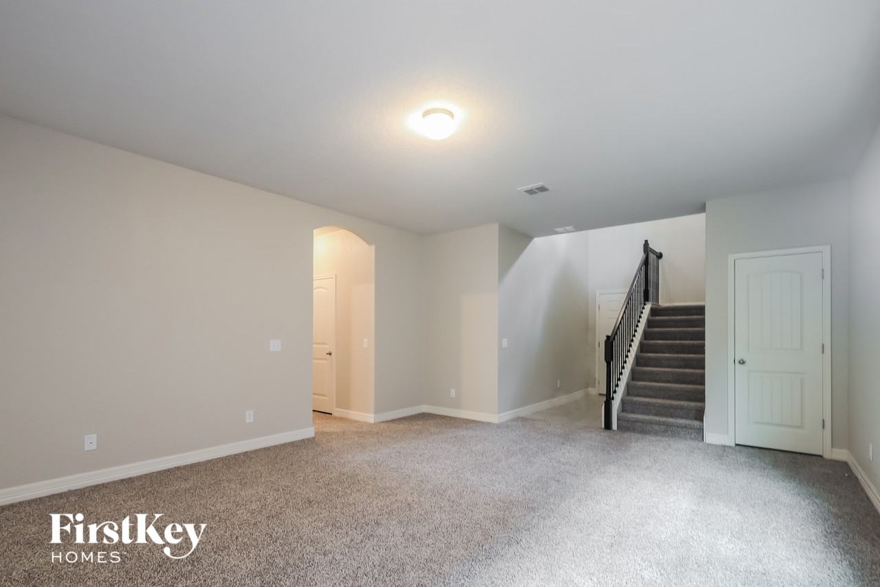 9822 Rousseau - Photo 3 of 15