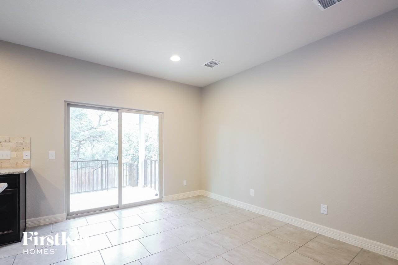 9822 Rousseau - Photo 4 of 15