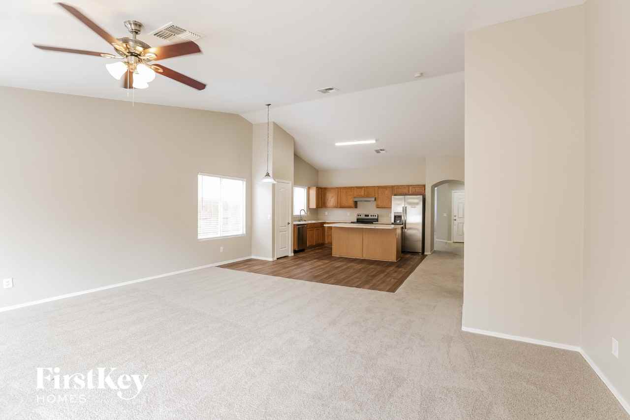 2003 W Burgess Ln - Photo 3 of 15