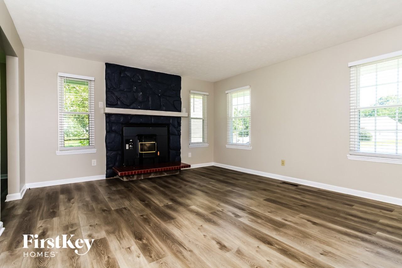 2320 Firth St - Photo 3 of 15