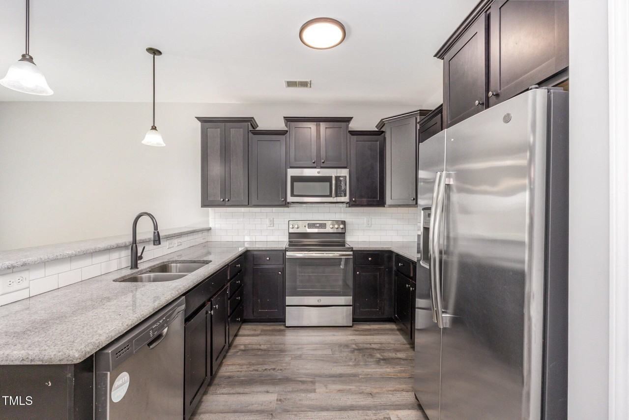 205 S Walnut St - Photo 4 of 16