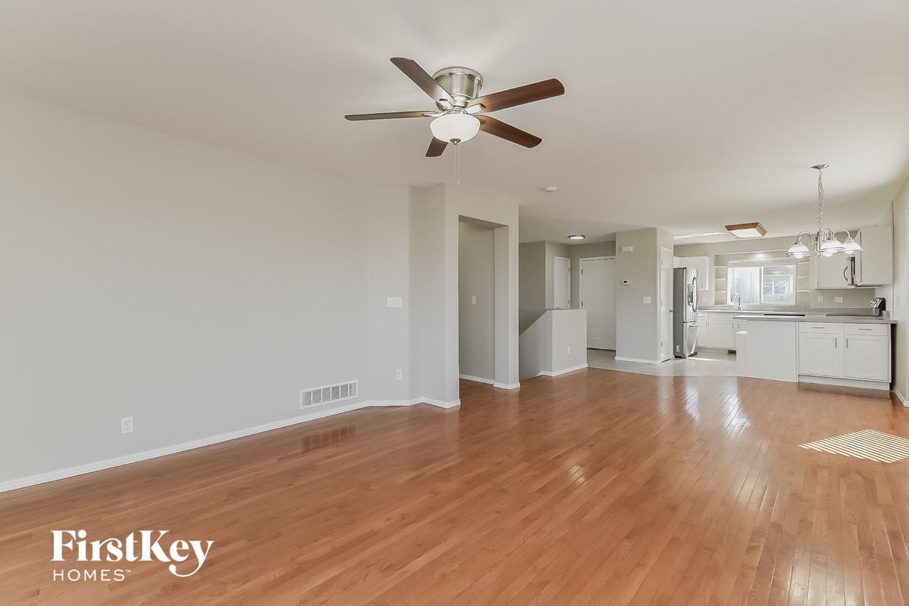 5322 Bradley Cir - Photo 2 of 15