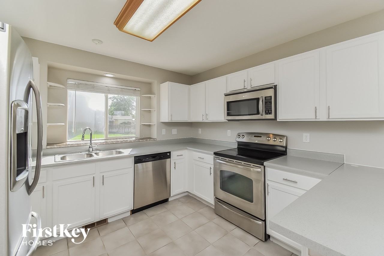 5322 Bradley Cir - Photo 5 of 15