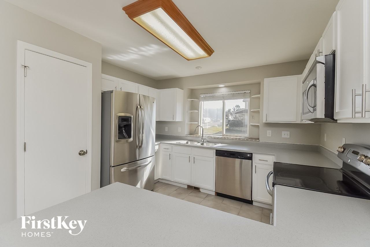 5322 Bradley Cir - Photo 6 of 15