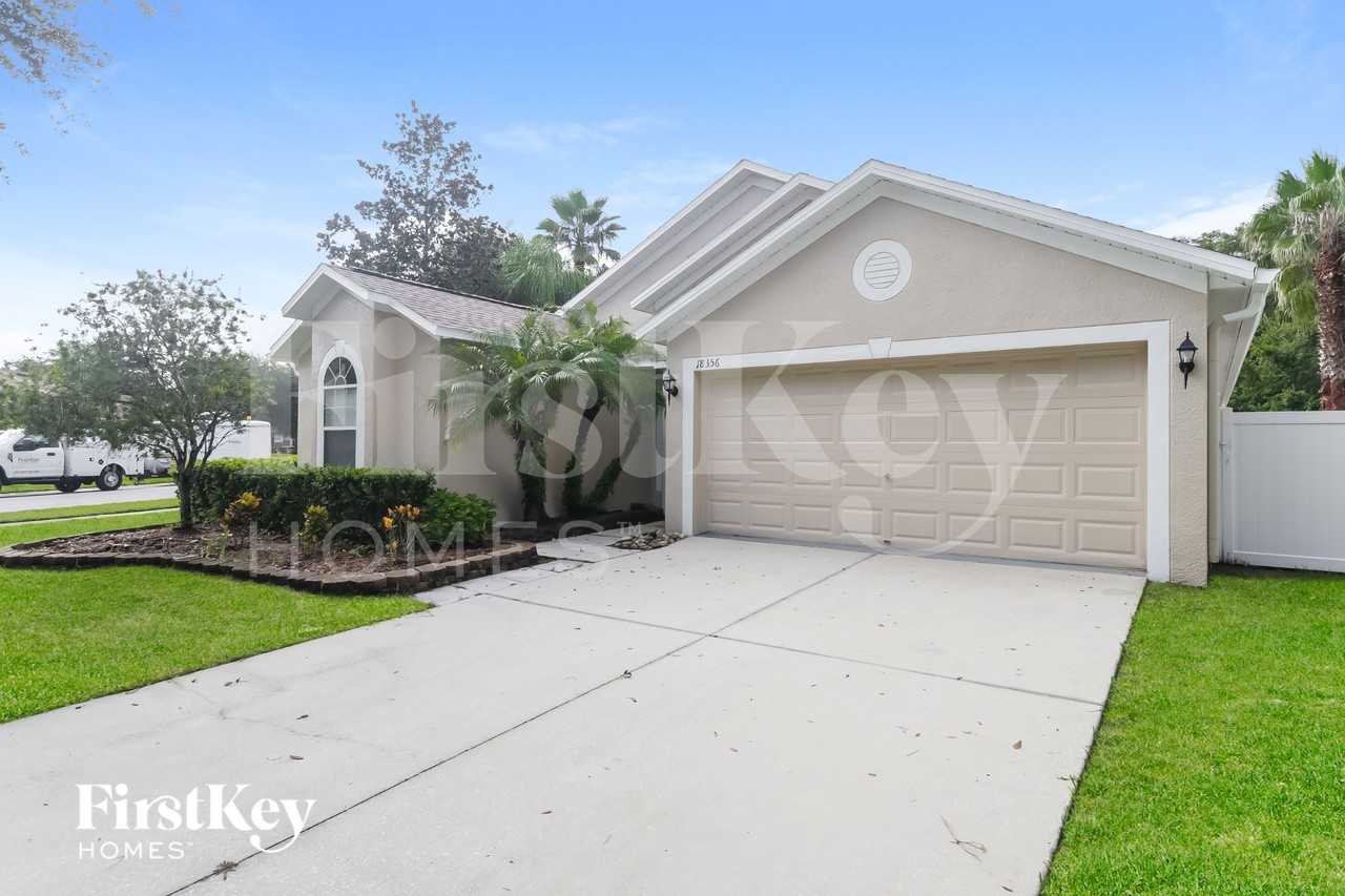 18356 Cypress Bay Parkway - Photo 2 of 15