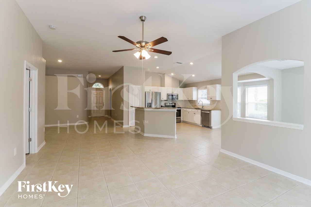18356 Cypress Bay Parkway - Photo 4 of 15