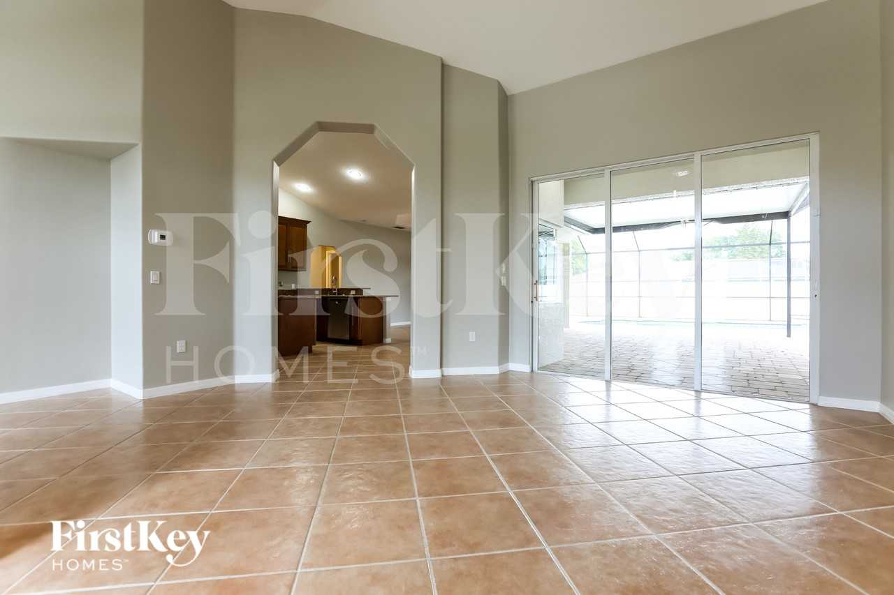 7224 Sussex Ln - Photo 2 of 15