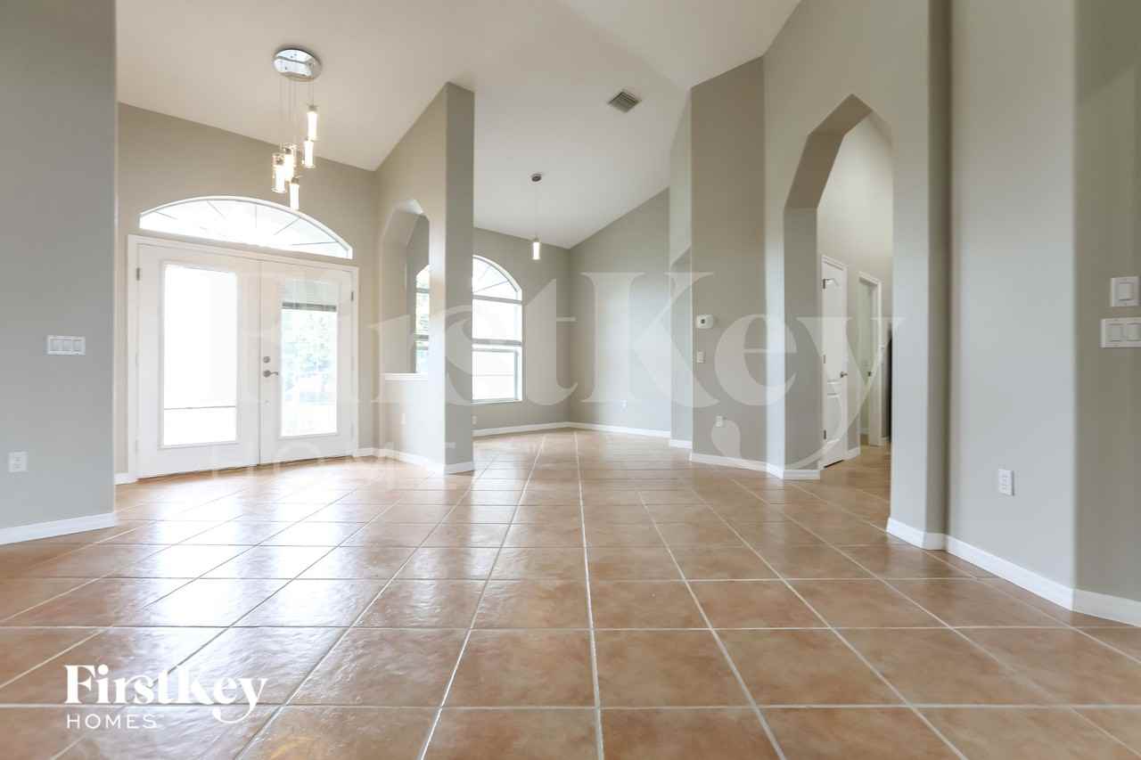 7224 Sussex Ln - Photo 5 of 15