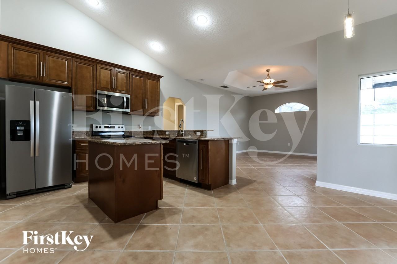 7224 Sussex Ln - Photo 7 of 15