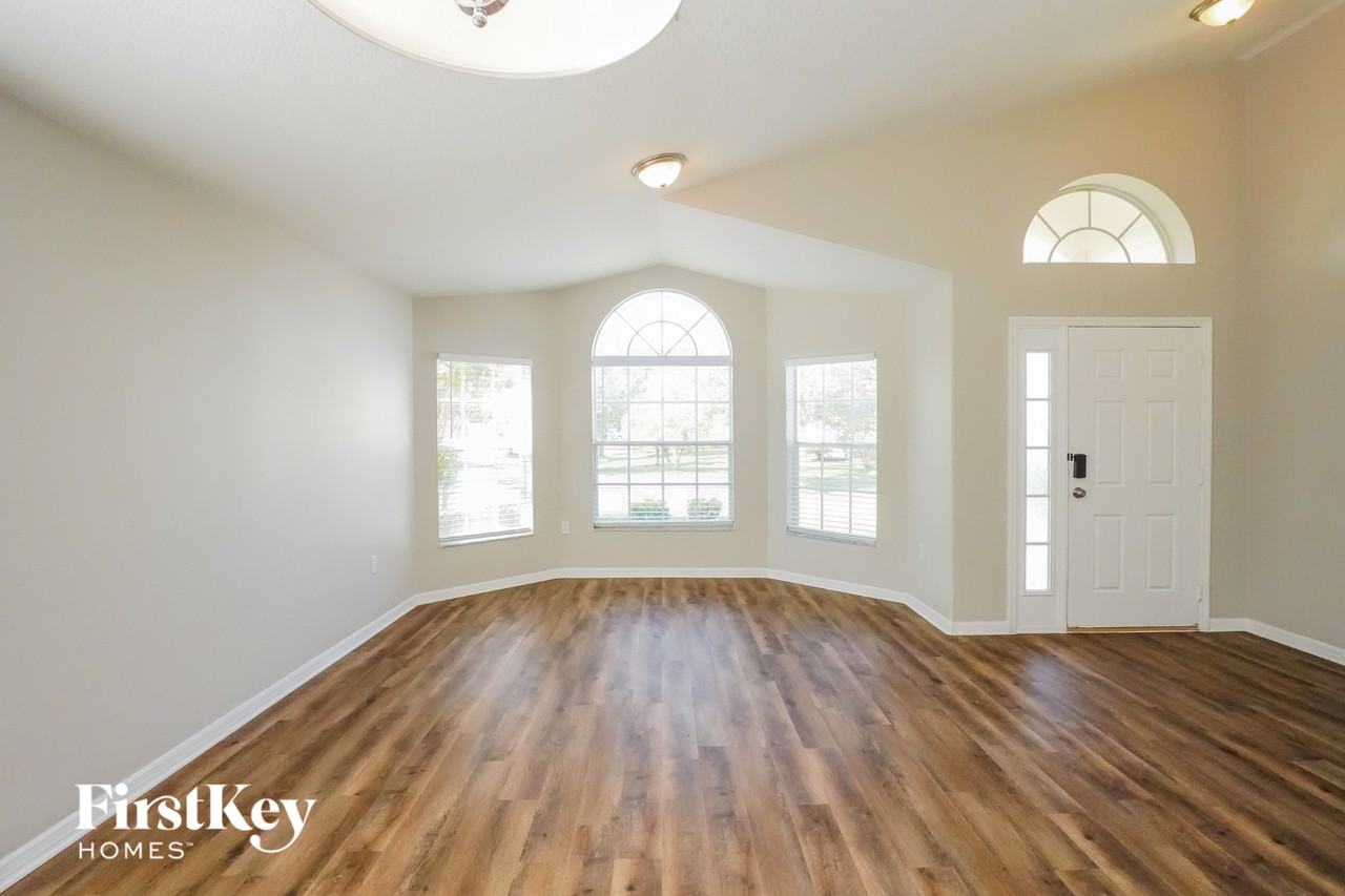 2513 Balmoral Dr - Photo 4 of 15