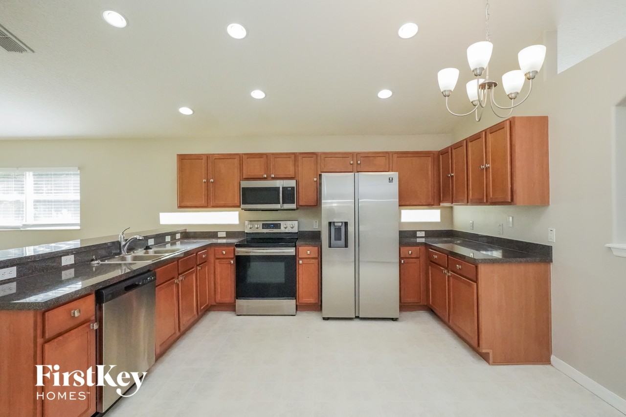 2513 Balmoral Dr - Photo 5 of 15