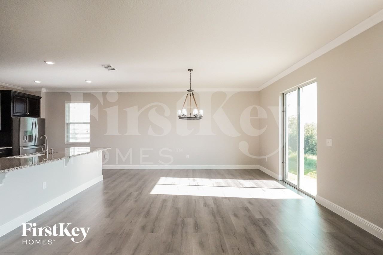 11400 Wishing Well Ln - Photo 3 of 15