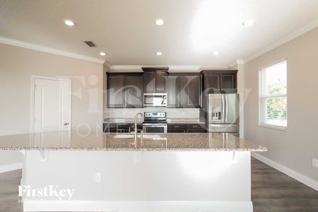 11400 Wishing Well Ln - Photo 4 of 15