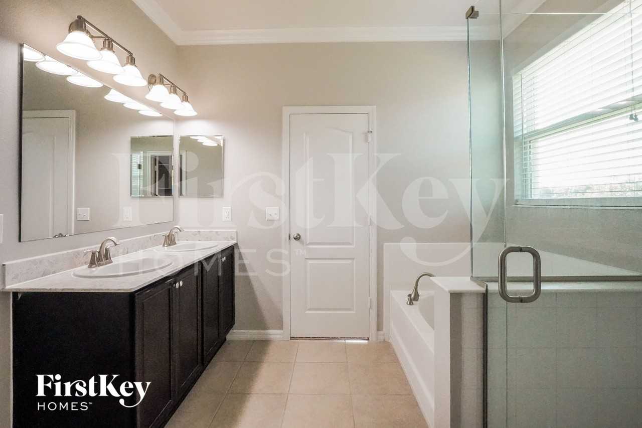 11400 Wishing Well Ln - Photo 7 of 15