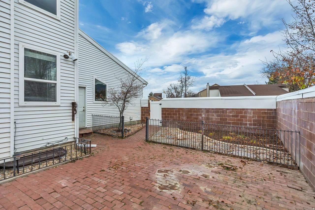 730 E Village Way - Photo 4 of 35